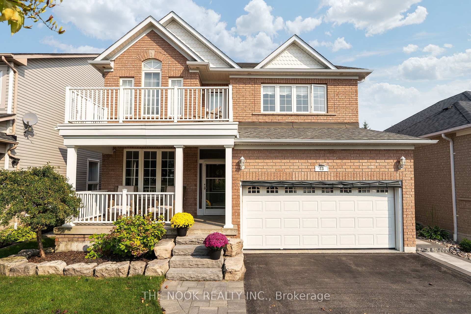 Photo 3 of 43 Tunney Place, Whitby, Brooklin — HOMEH