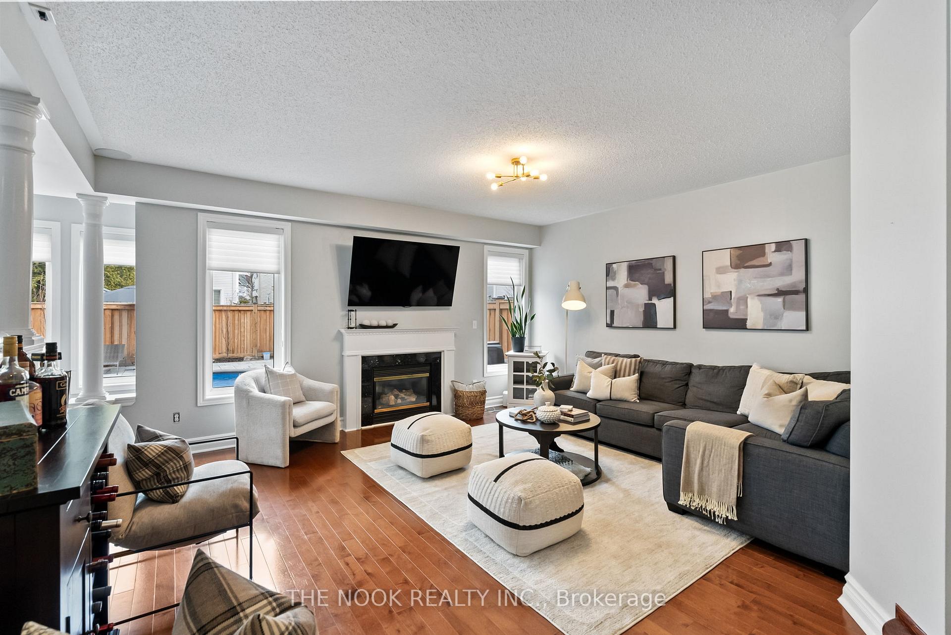 Photo 10 of 43 Tunney Place, Whitby, Brooklin — HOMEH