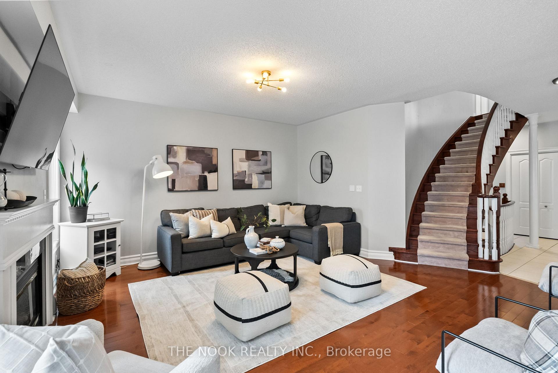 Photo 11 of 43 Tunney Place, Whitby, Brooklin — HOMEH