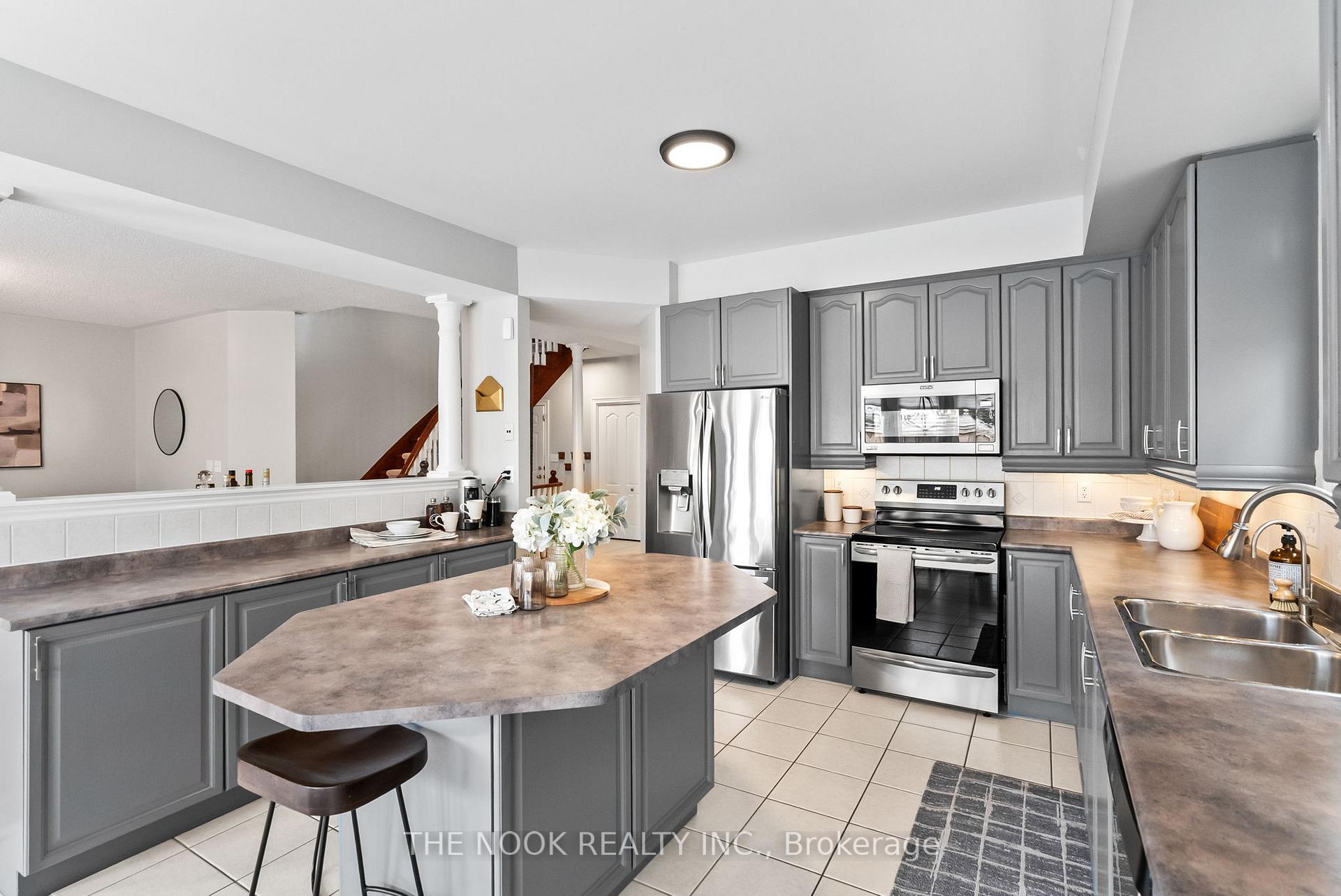 Photo 18 of 43 Tunney Place, Whitby, Brooklin — HOMEH