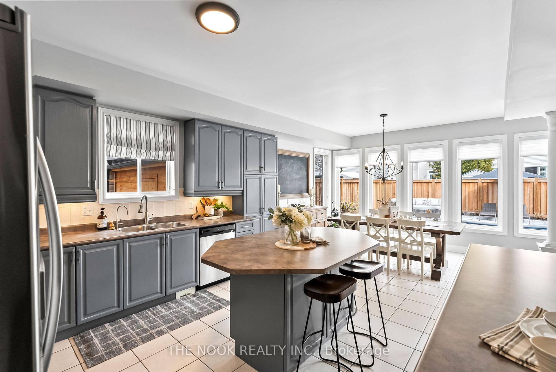 Photo 19 of 43 Tunney Place, Whitby, Brooklin — HOMEH