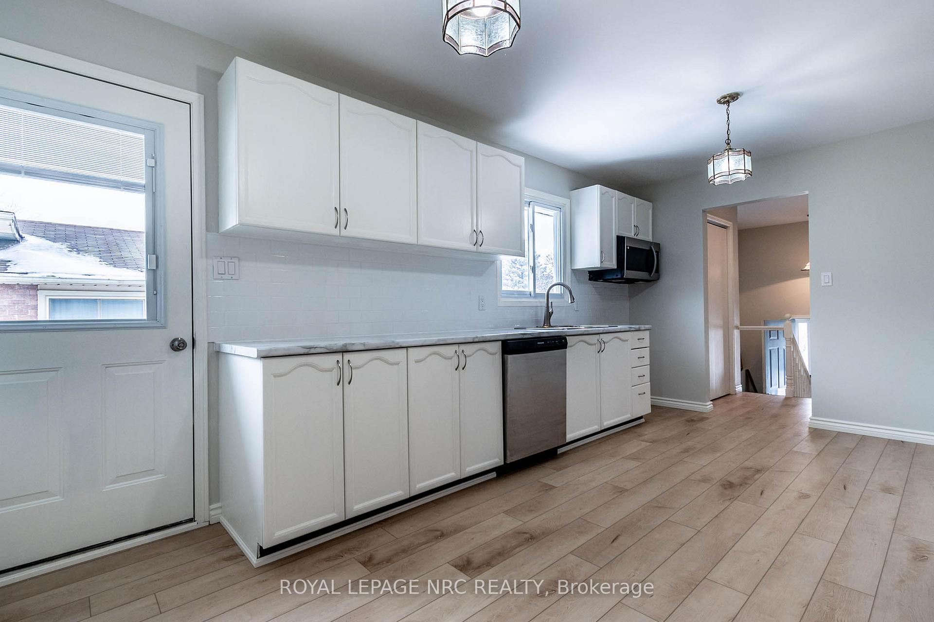 Photo 7 of 29 Briarsdale Crescent, Welland, N. Welland — HOMEH