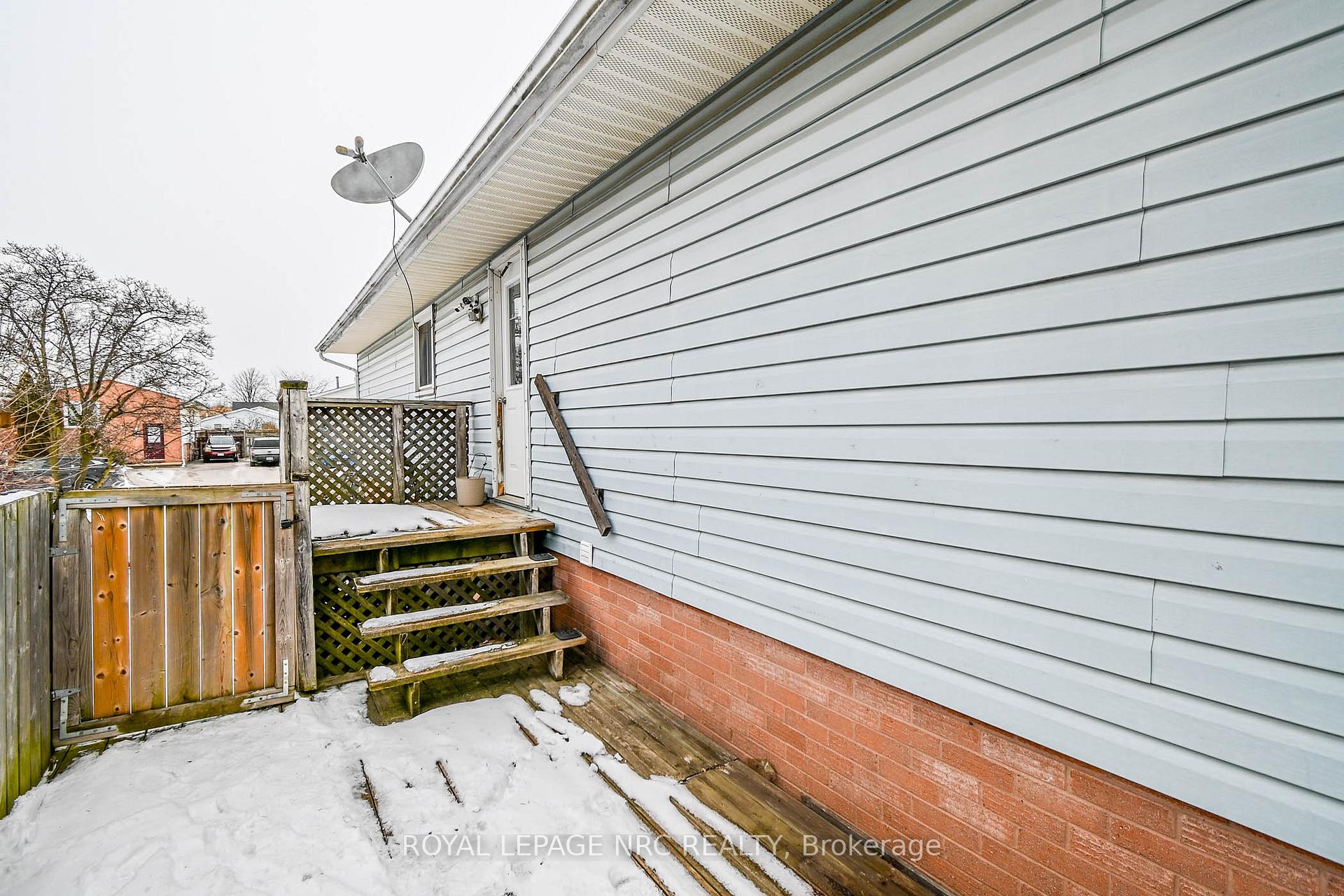 Photo 9 of 29 Briarsdale Crescent, Welland, N. Welland — HOMEH