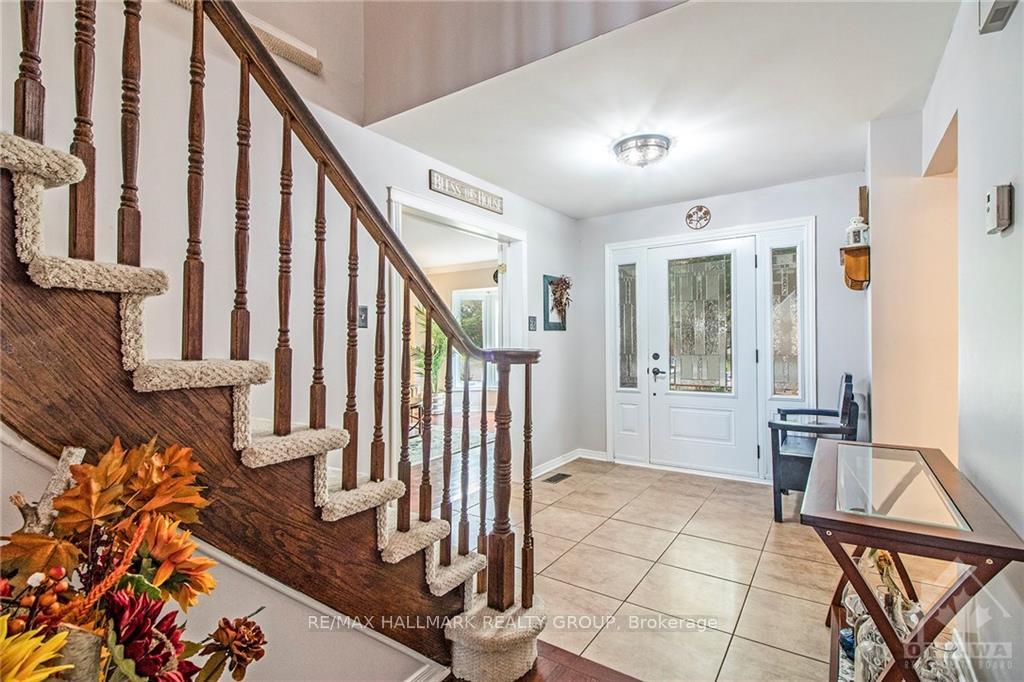 Photo 4 of 807 Brissac Way, Ottawa, Fallingbrook/Ridgemount — HOMEH