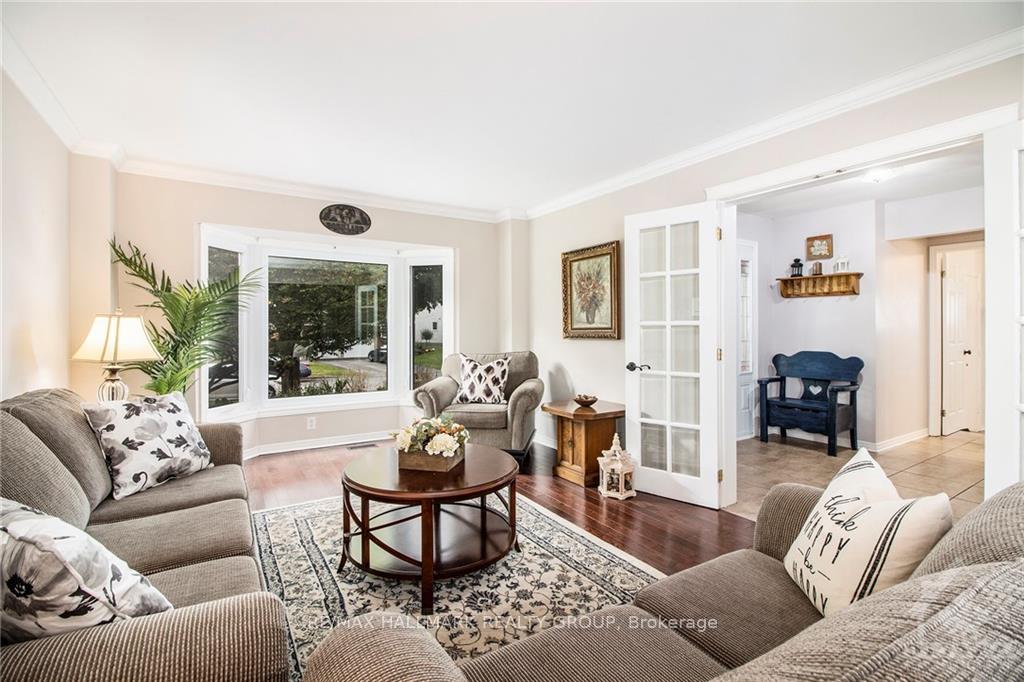 Photo 5 of 807 Brissac Way, Ottawa, Fallingbrook/Ridgemount — HOMEH