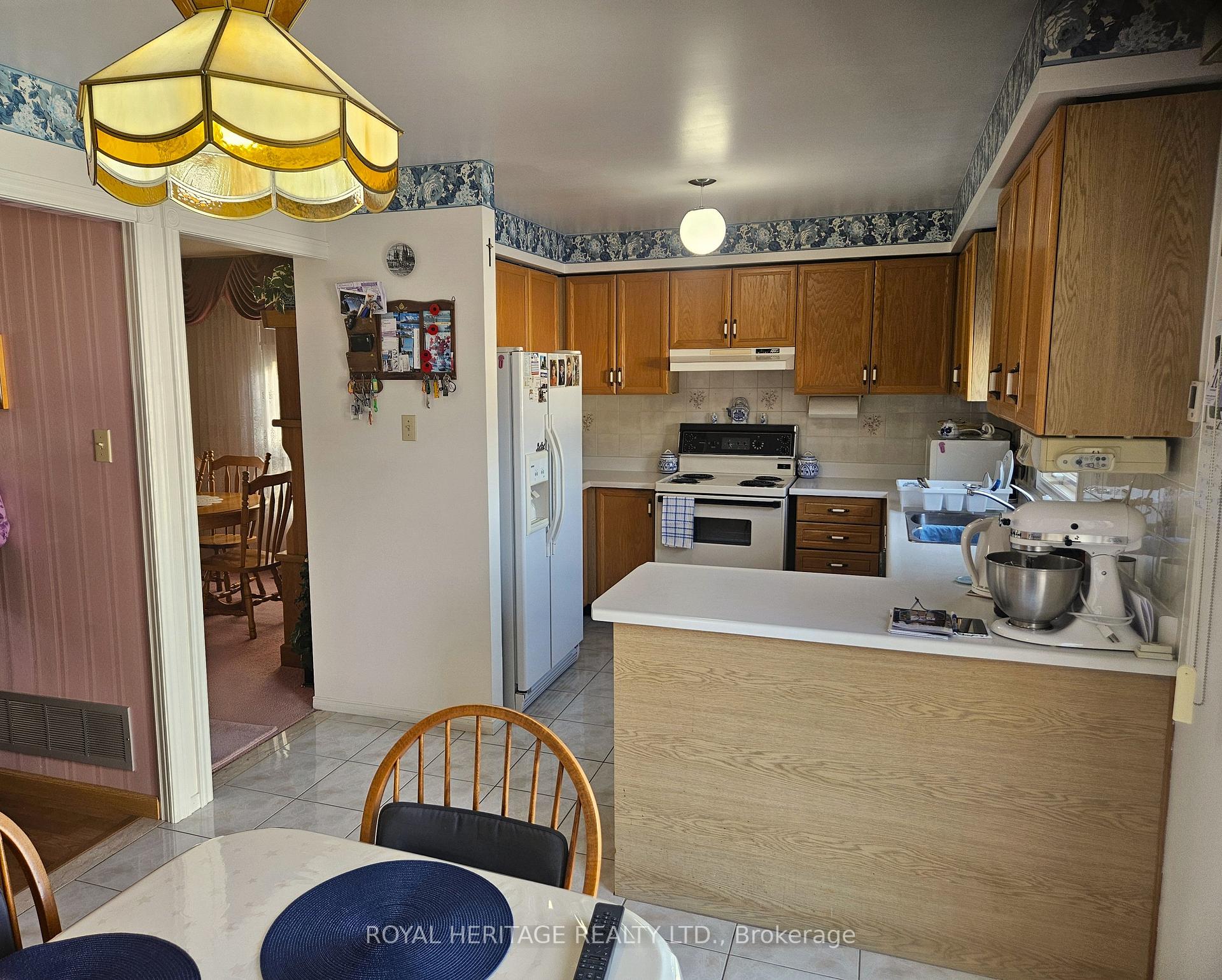 Photo 4 of 137 Kirby Crescent, Whitby, Blue Grass Meadows — HOMEH