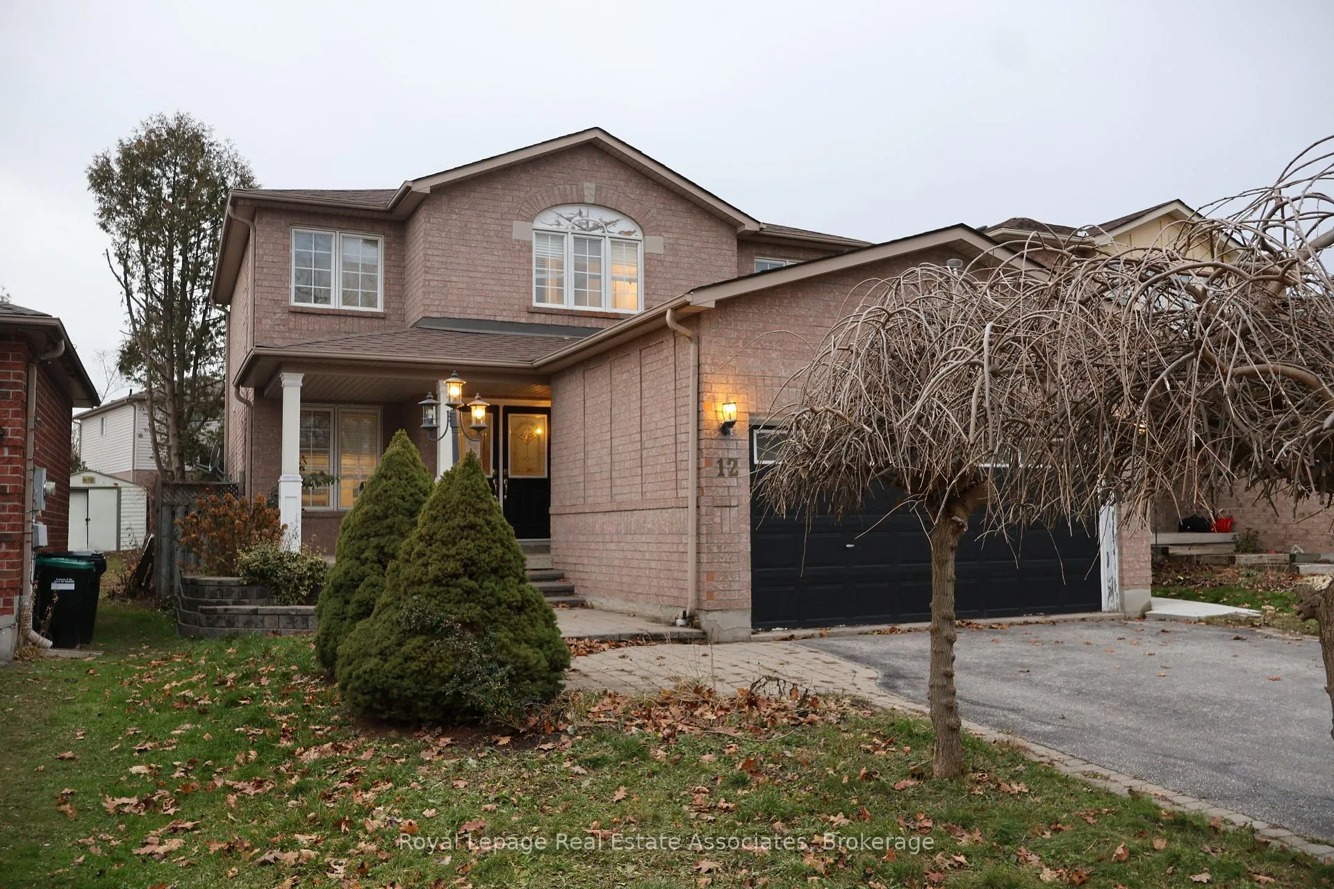 Photo 2 of 12 Wessenger Drive, Barrie, Holly — HOMEH