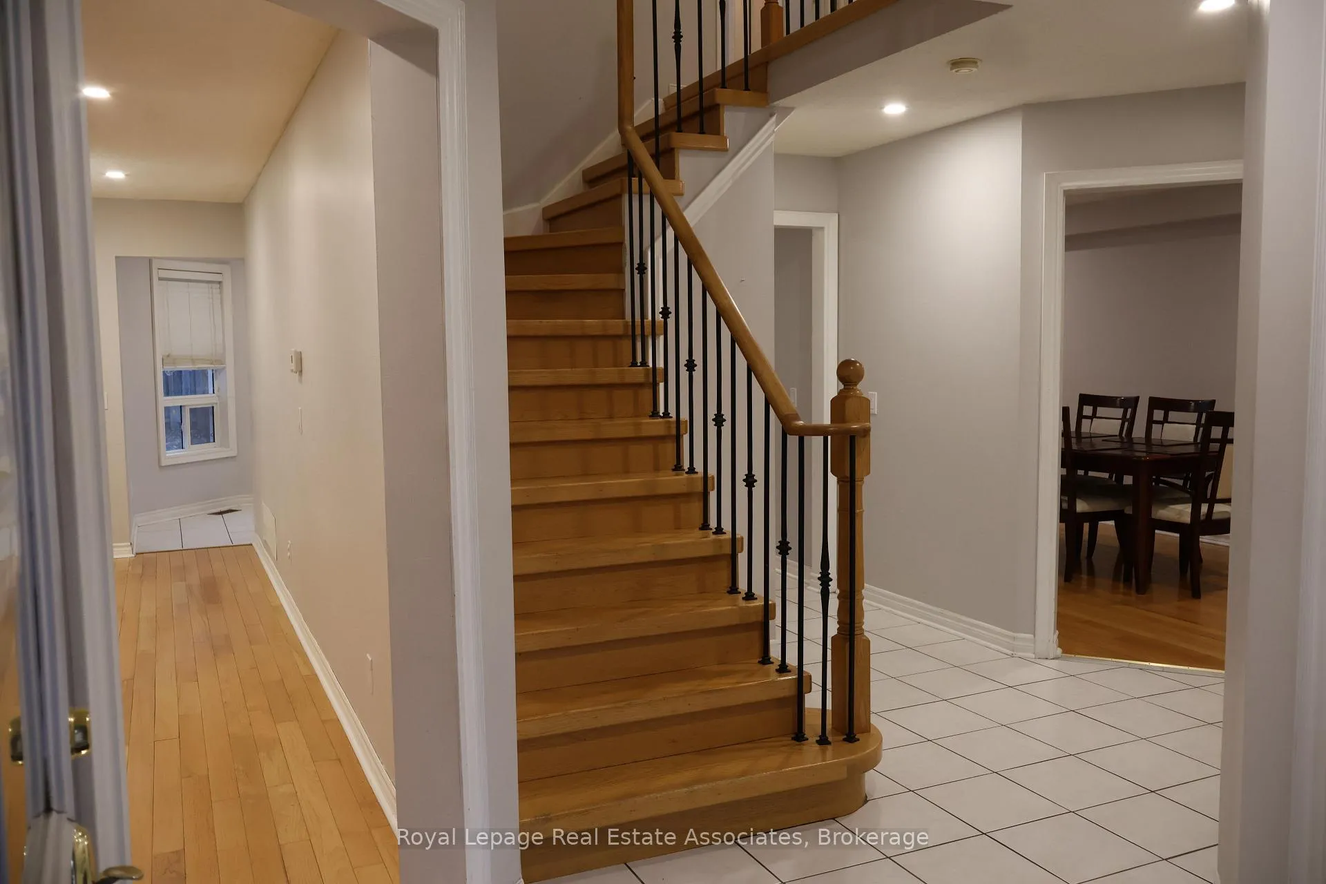 Photo 3 of 12 Wessenger Drive, Barrie, Holly — HOMEH