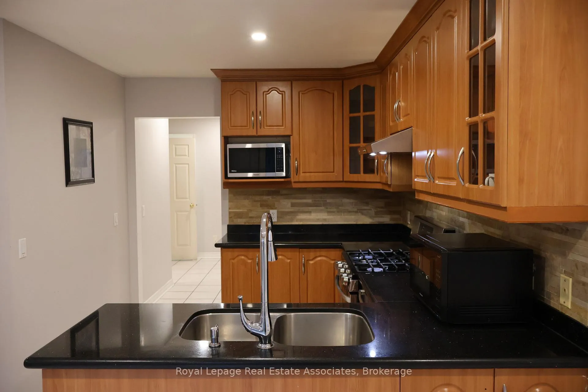 Photo 8 of 12 Wessenger Drive, Barrie, Holly — HOMEH