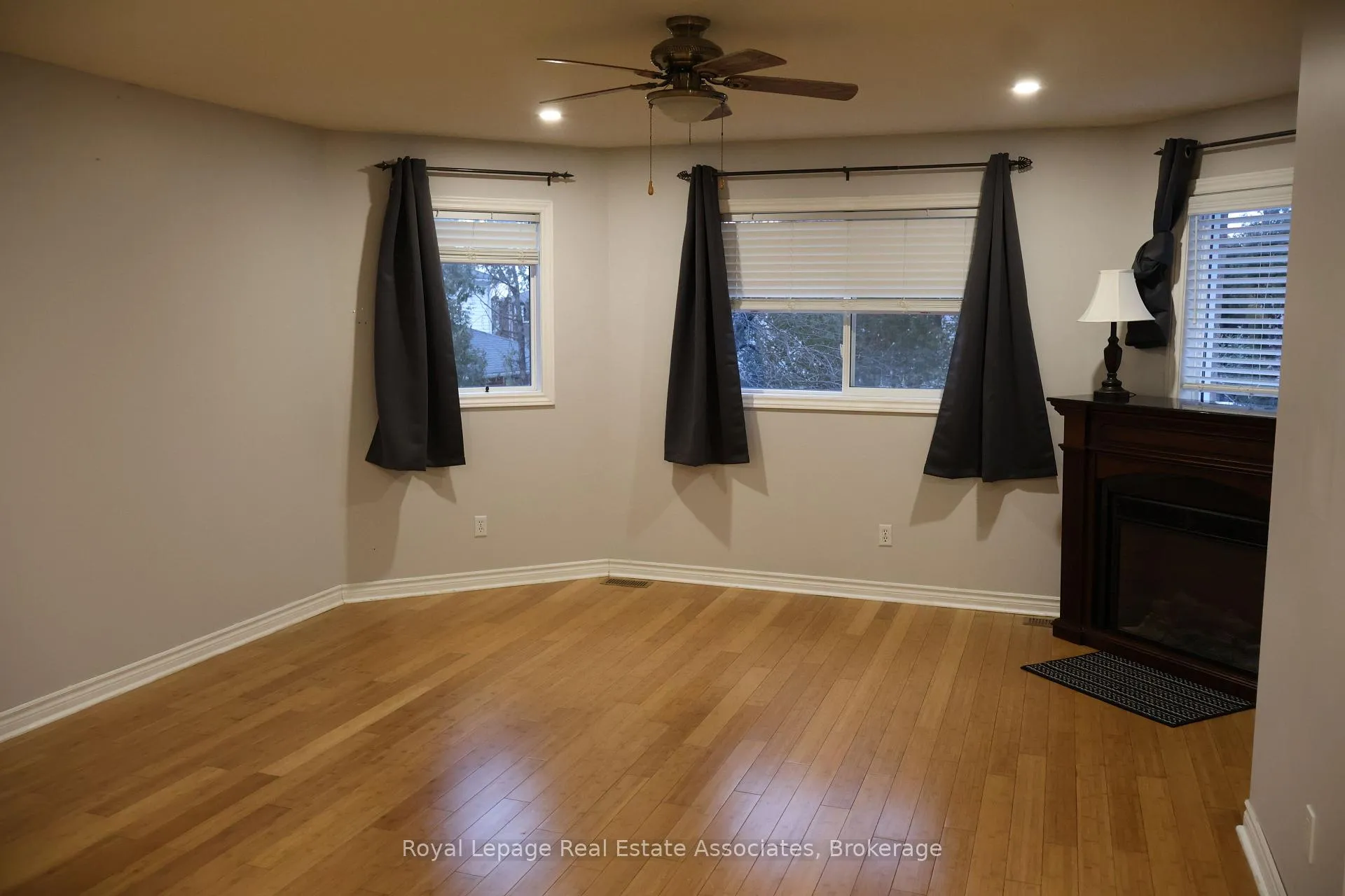 Photo 10 of 12 Wessenger Drive, Barrie, Holly — HOMEH