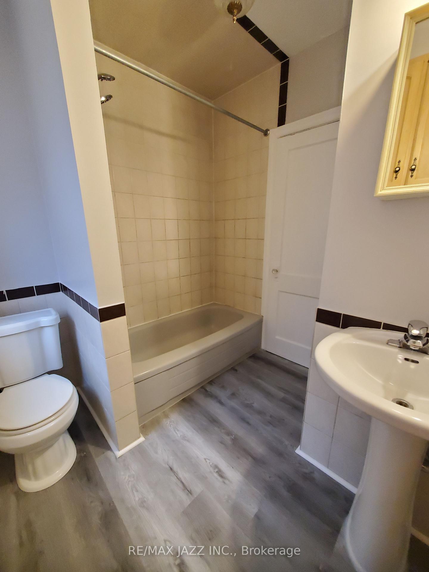 Photo 7 of 170 Simcoe Street S, Oshawa, Central — HOMEH