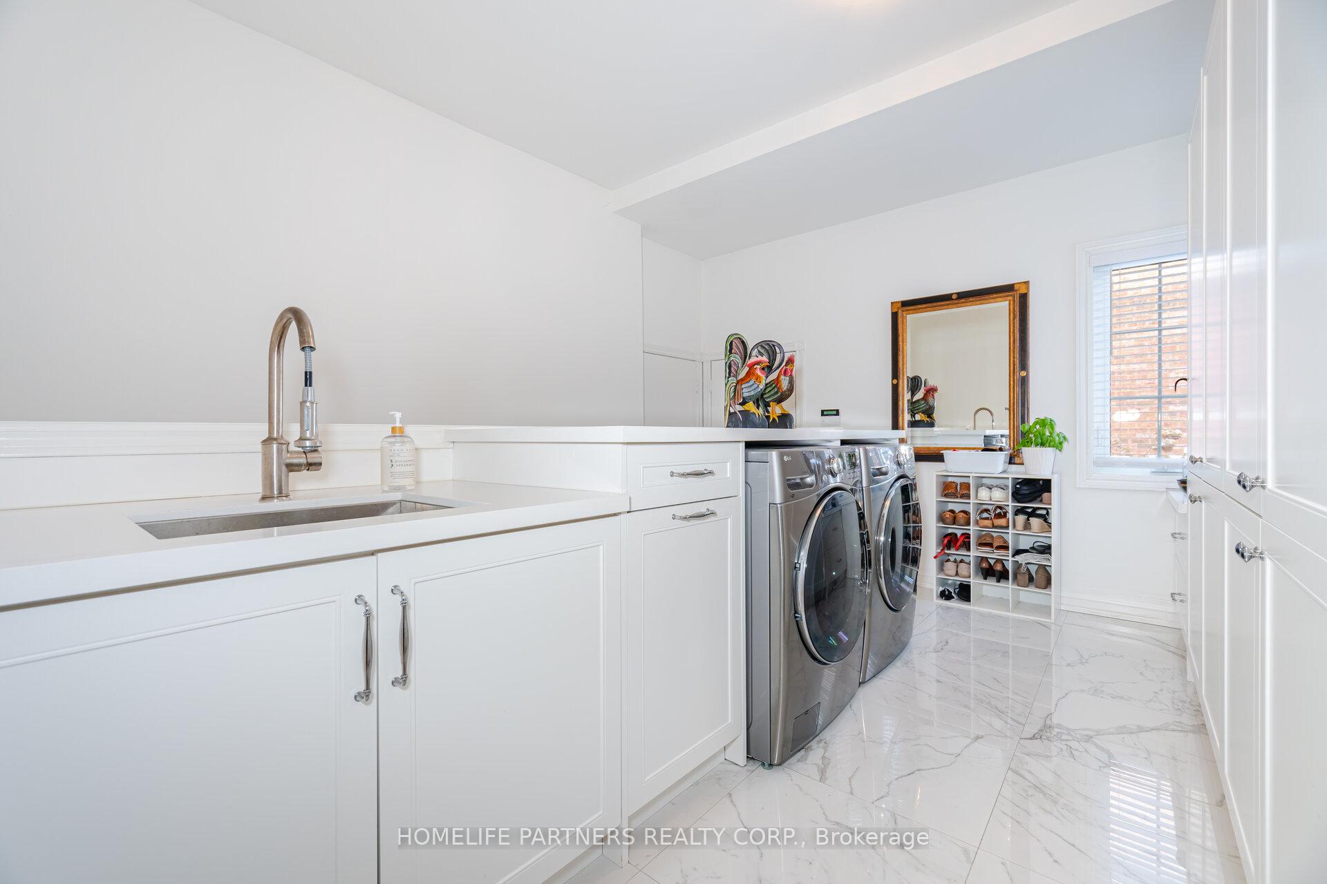 Photo 21 of 17 John Kline Lane, Vaughan, Kleinburg — HOMEH