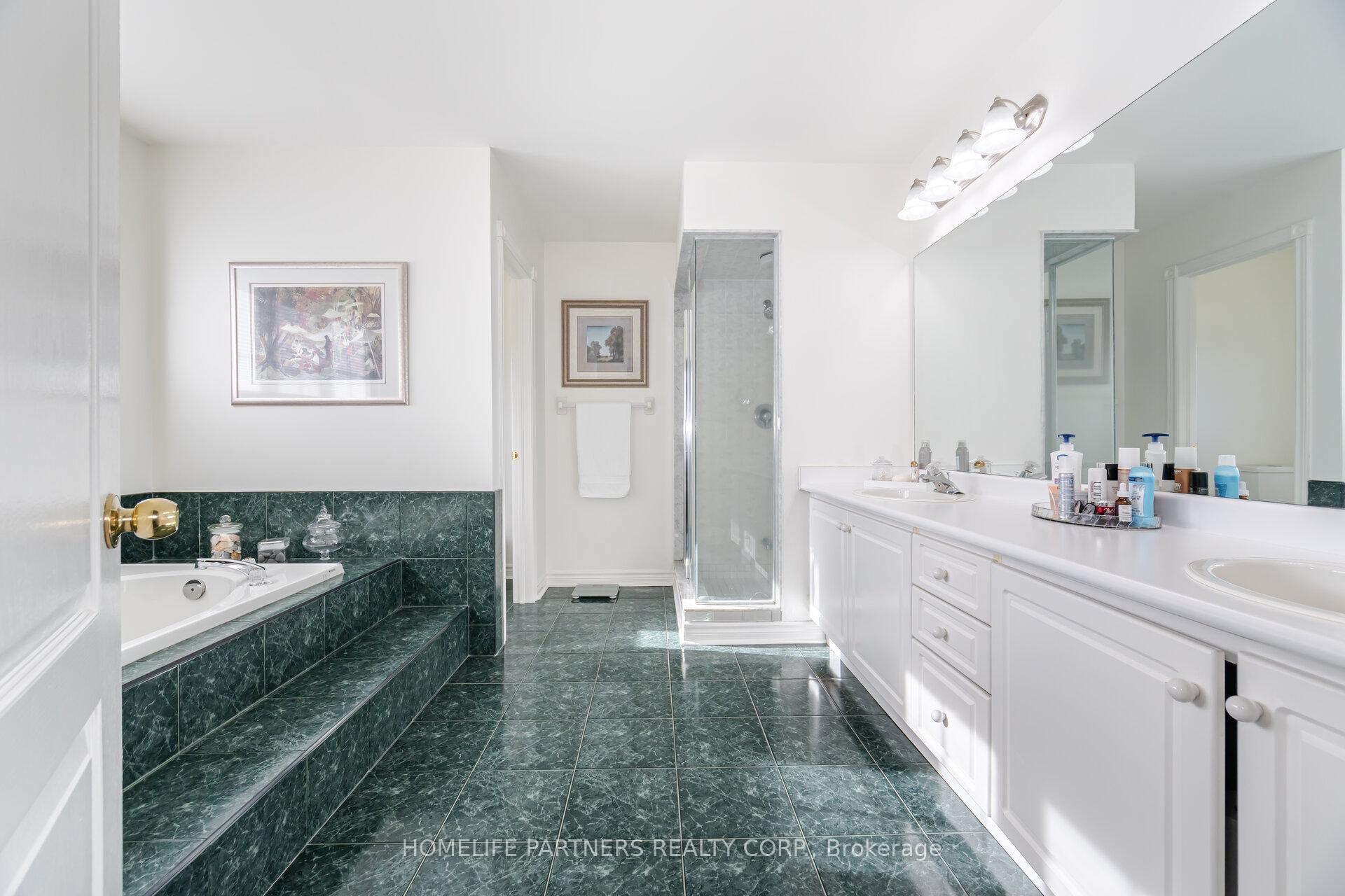 Photo 27 of 17 John Kline Lane, Vaughan, Kleinburg — HOMEH