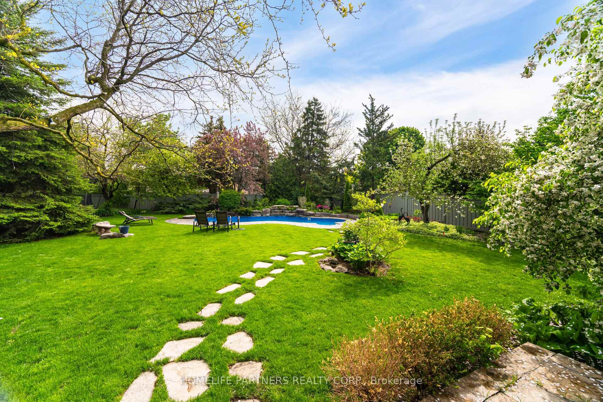 Photo 40 of 17 John Kline Lane, Vaughan, Kleinburg — HOMEH