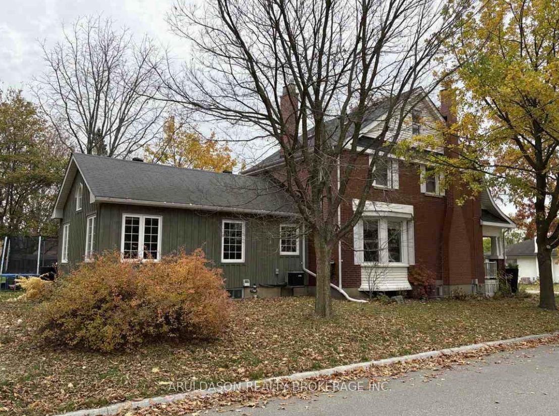 Photo 19 of 314 Pitt Street W, Whitby, Downtown Whitby — HOMEH