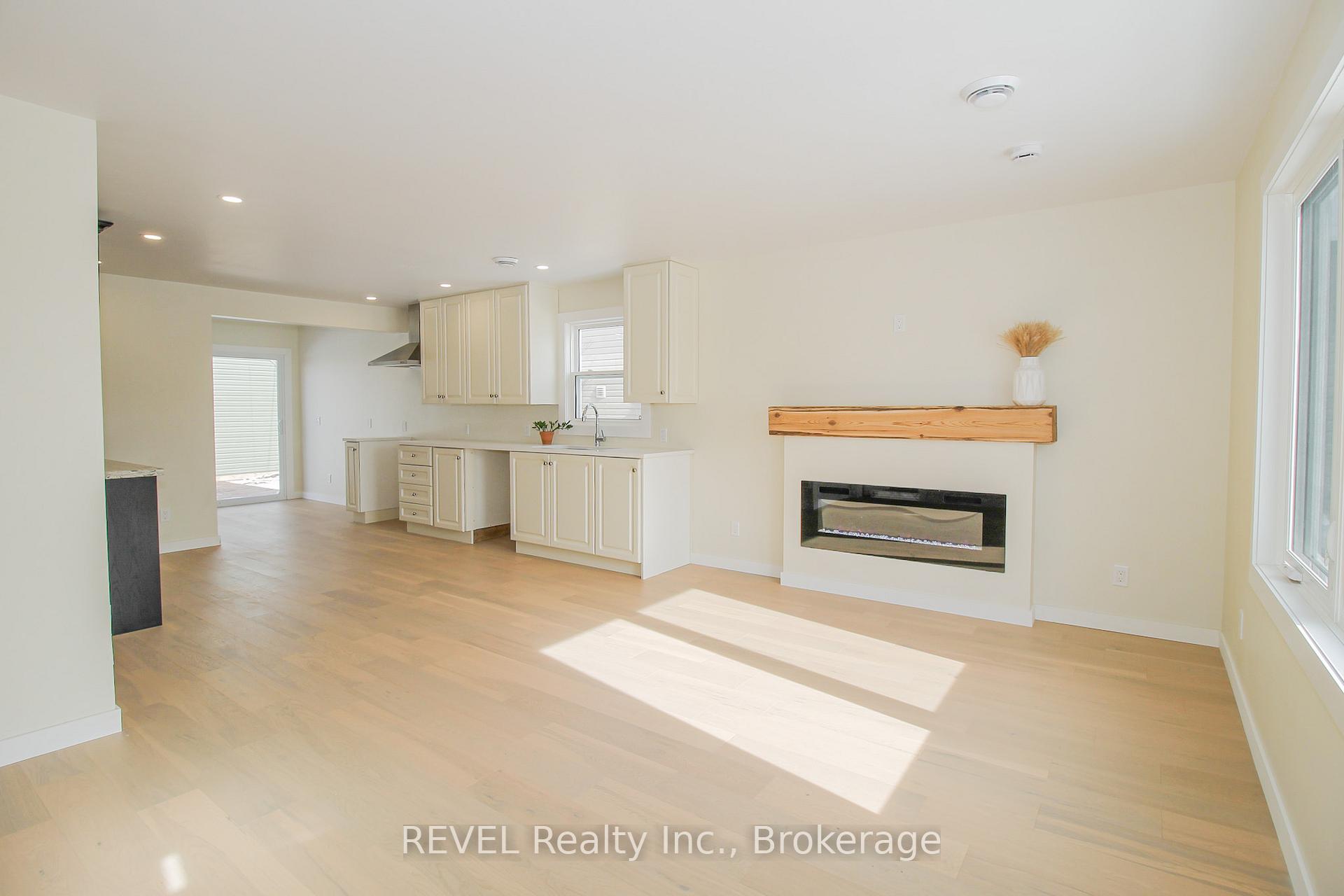 Photo 4 of 406 Navy Street, Welland, Lincoln/Crowland — HOMEH