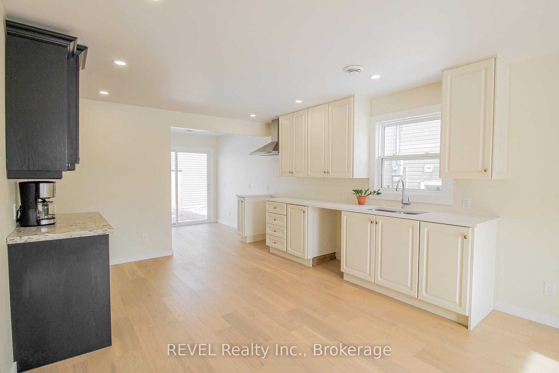 Photo 5 of 406 Navy Street, Welland, Lincoln/Crowland — HOMEH