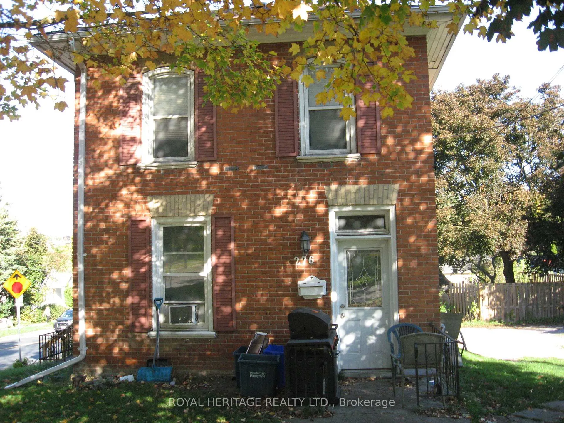Photo 2 of 276 Parkhill Road W, Peterborough, Northcrest Ward 5 — HOMEH