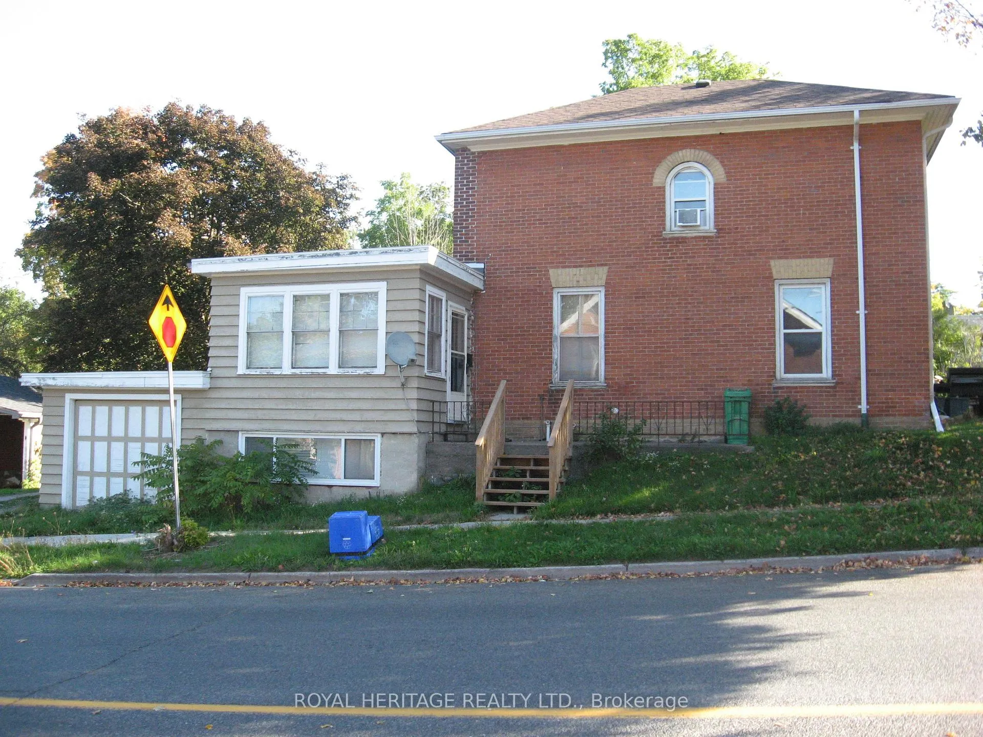 Photo 3 of 276 Parkhill Road W, Peterborough, Northcrest Ward 5 — HOMEH