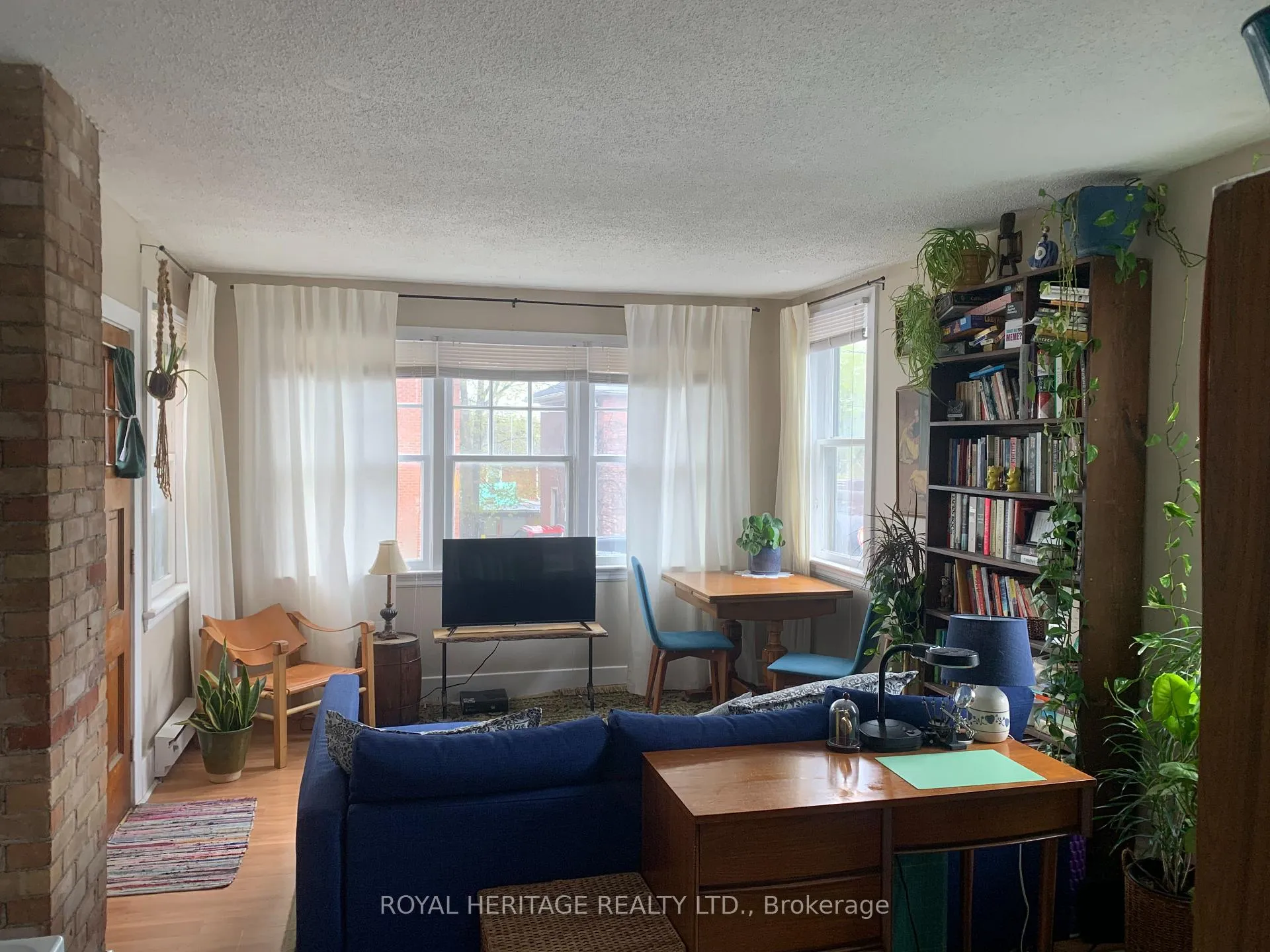 Photo 6 of 276 Parkhill Road W, Peterborough, Northcrest Ward 5 — HOMEH