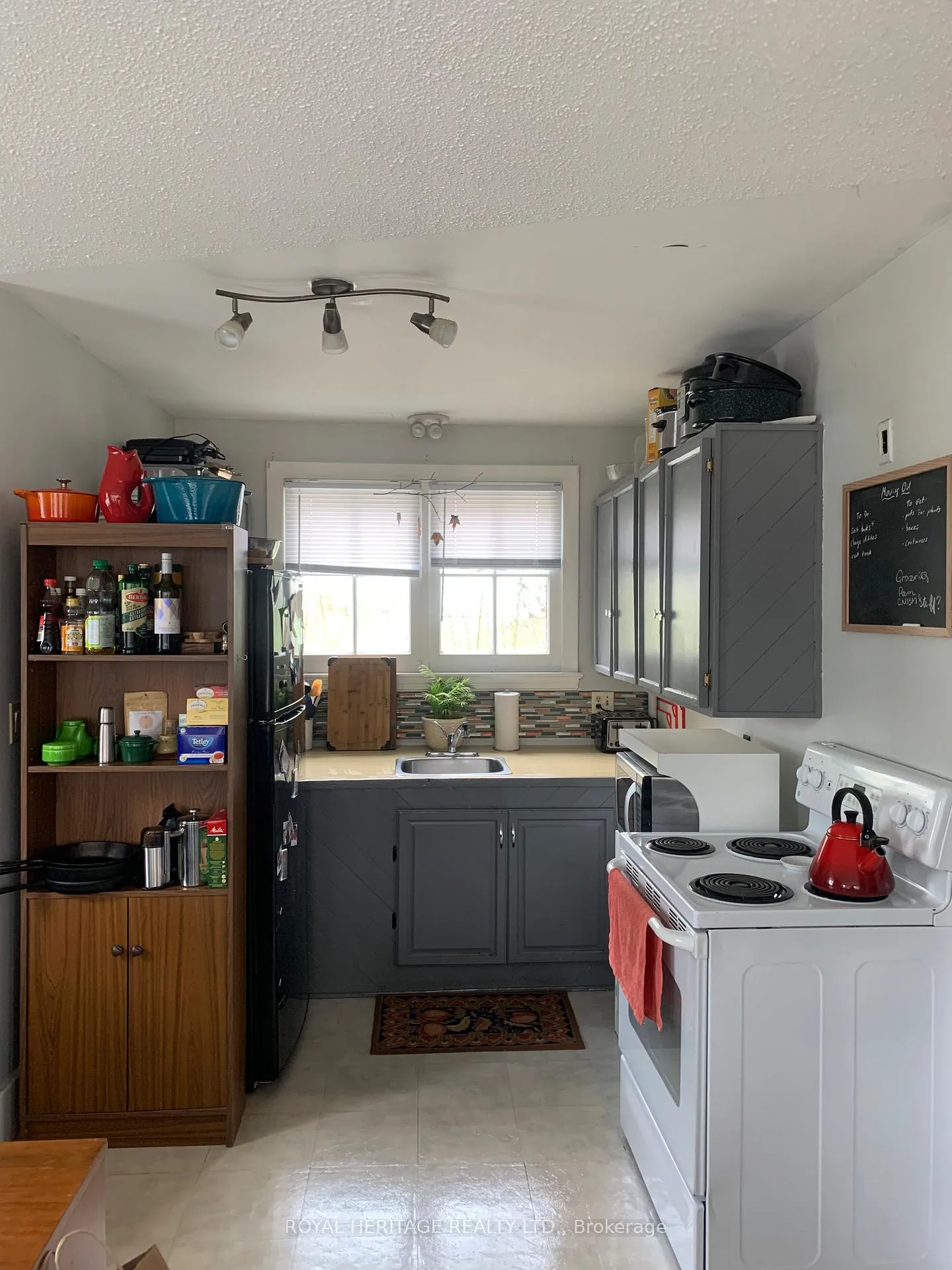 Photo 9 of 276 Parkhill Road W, Peterborough, Northcrest Ward 5 — HOMEH