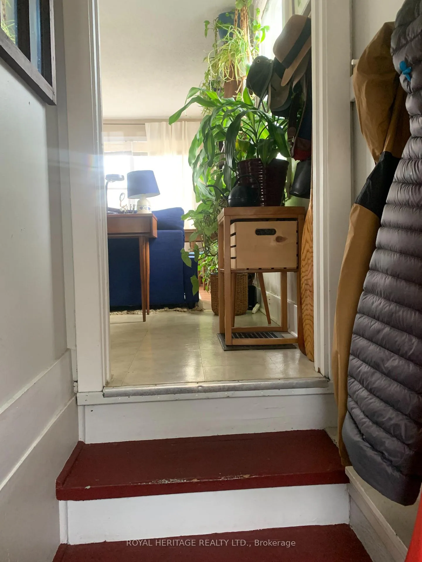 Photo 11 of 276 Parkhill Road W, Peterborough, Northcrest Ward 5 — HOMEH
