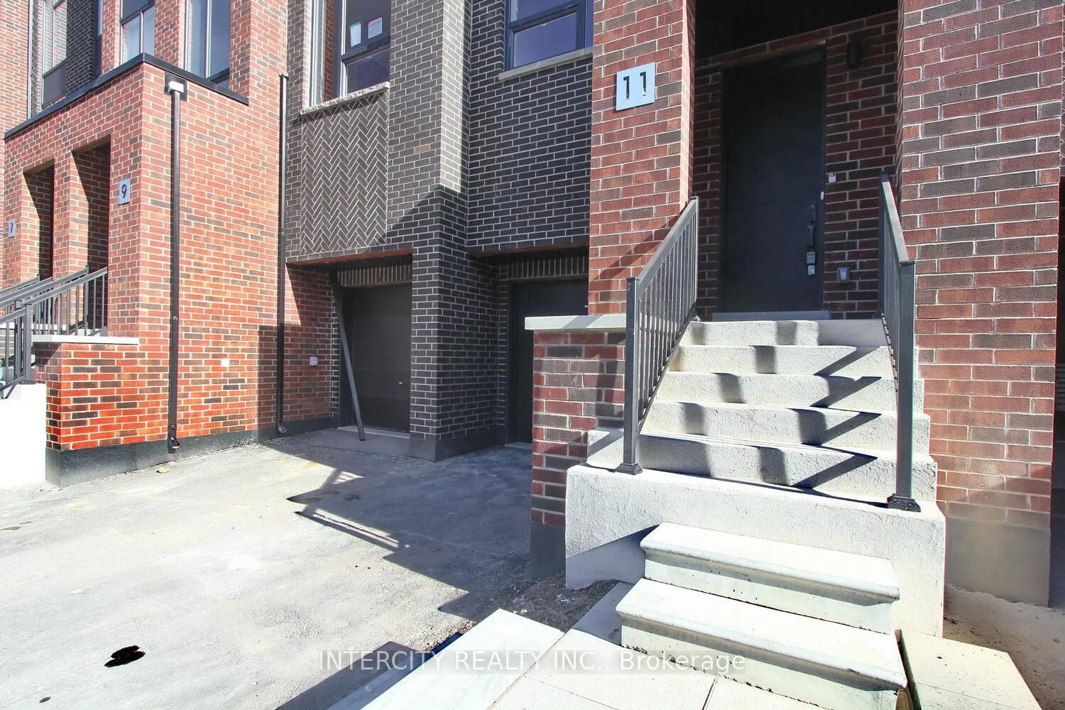 Photo 2 of 9 Desiree Place, Caledon, Bolton West — HOMEH