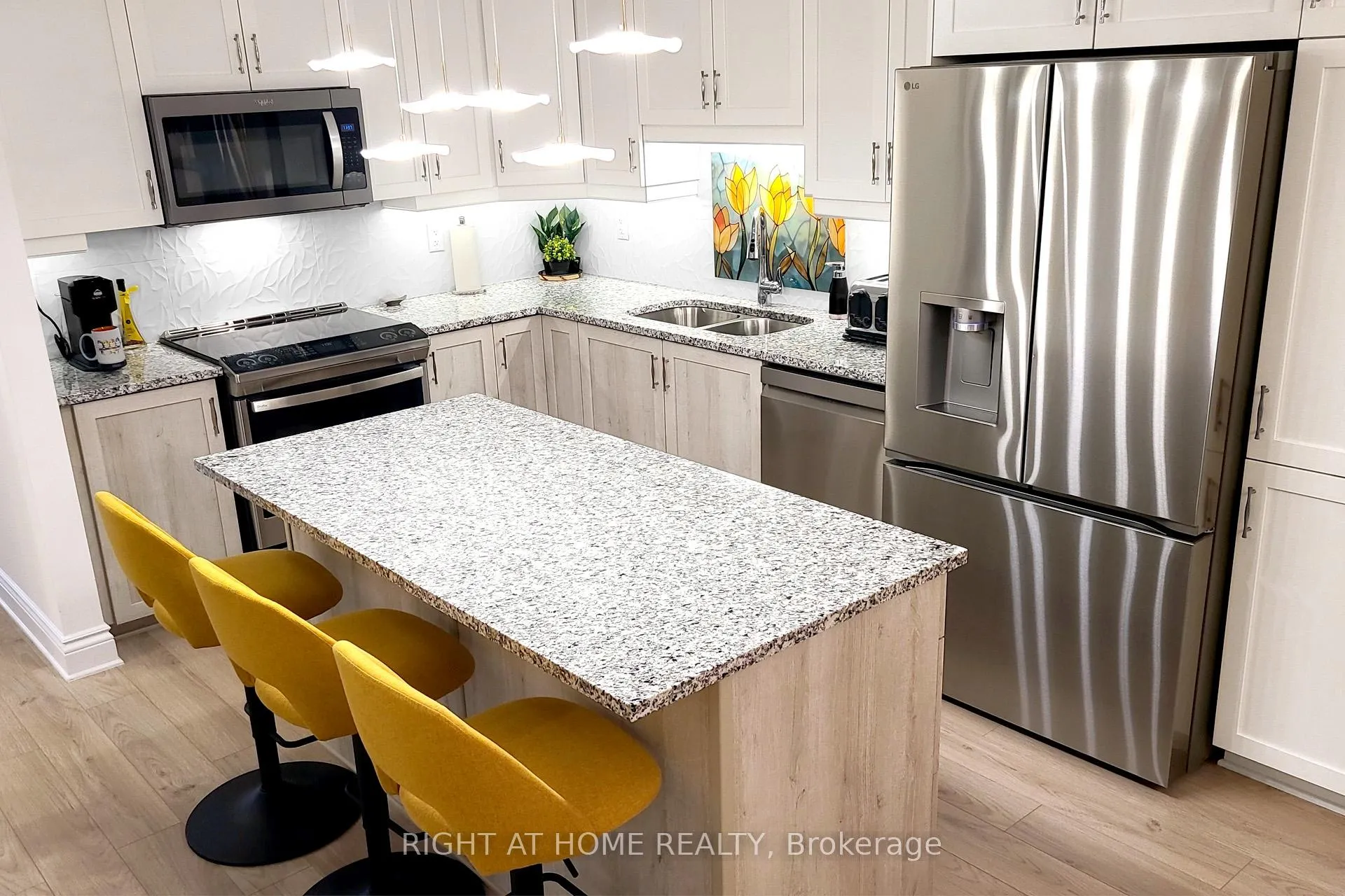 Photo 3 of Unit 606, 115 St Moritz Trail, Embrun — HOMEH