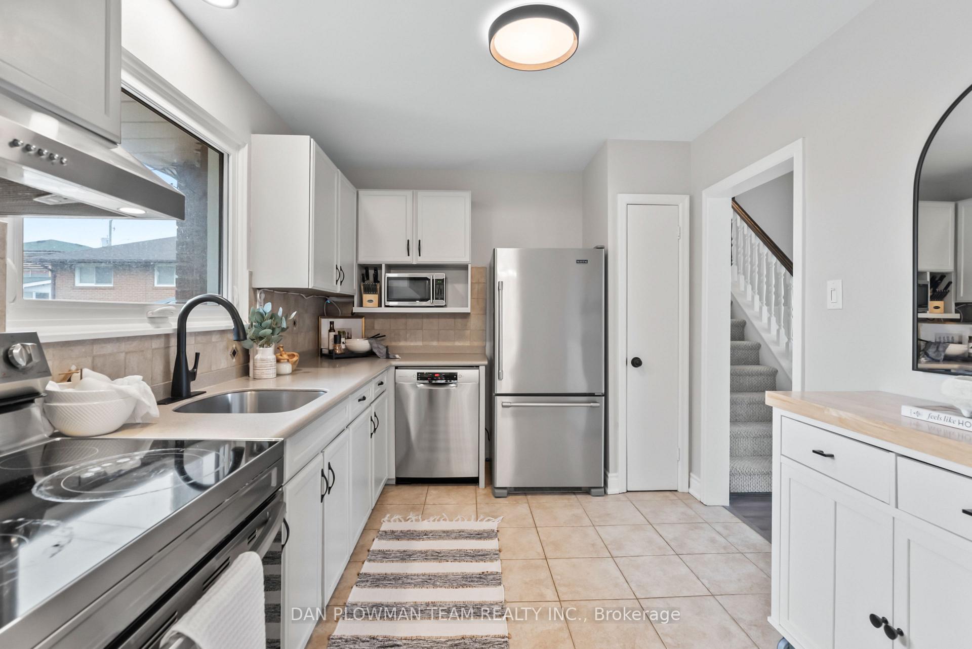 Photo 13 of 912 Hutchison Avenue, Whitby, Downtown Whitby — HOMEH