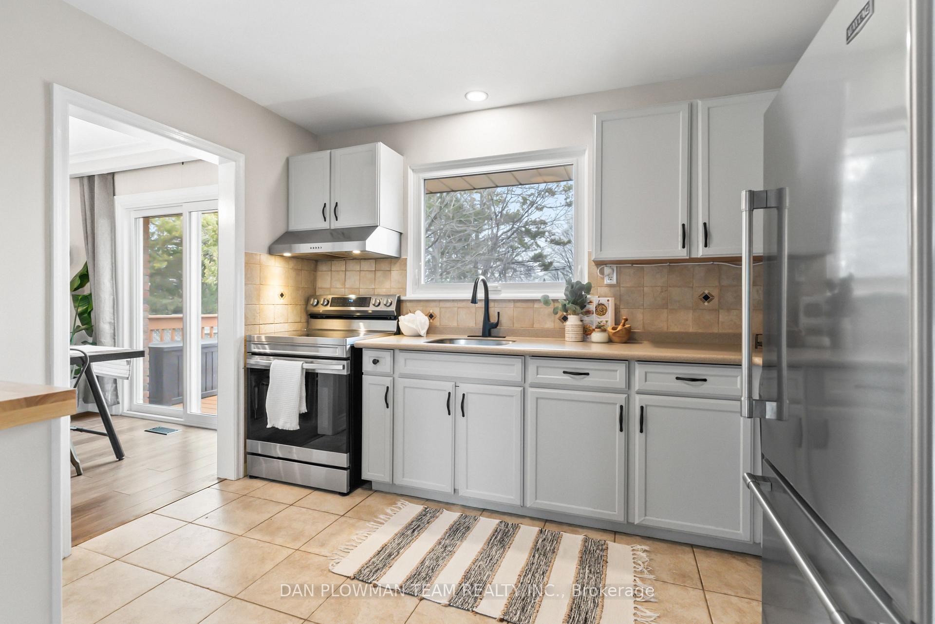 Photo 14 of 912 Hutchison Avenue, Whitby, Downtown Whitby — HOMEH
