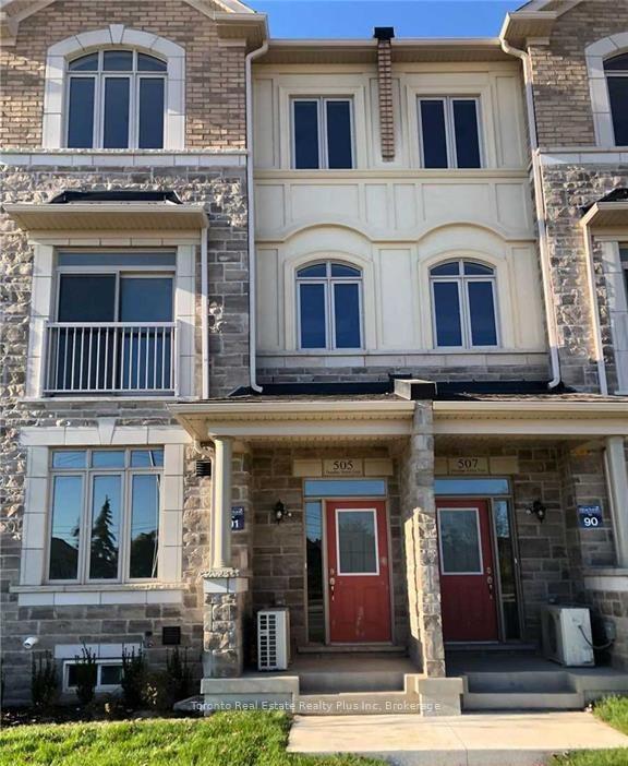 Front of 505 Dundas Street E