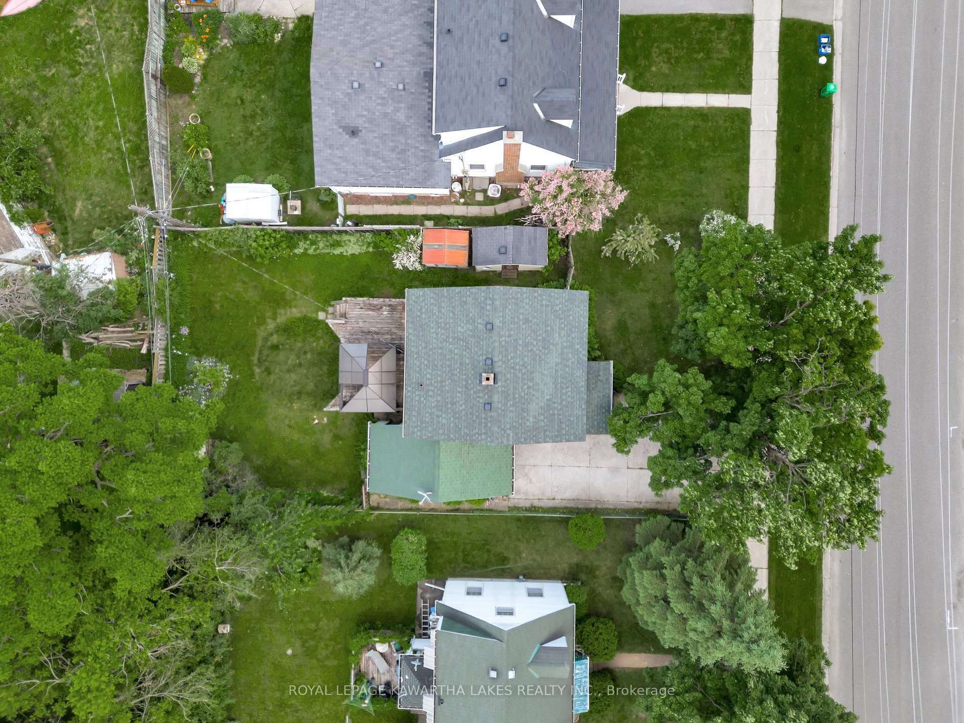 Photo 4 of 769 Chesterfield Avenue, Peterborough, Northcrest Ward 5 — HOMEH