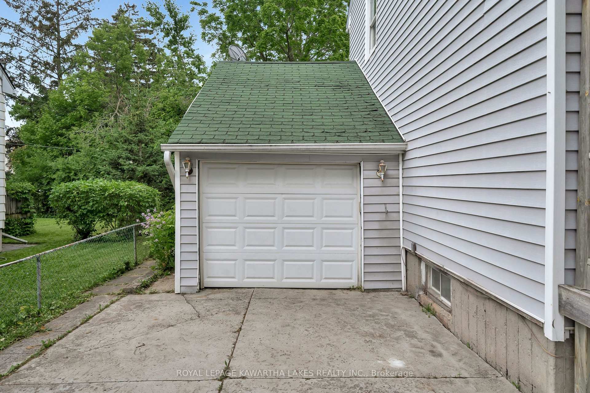 Photo 8 of 769 Chesterfield Avenue, Peterborough, Northcrest Ward 5 — HOMEH