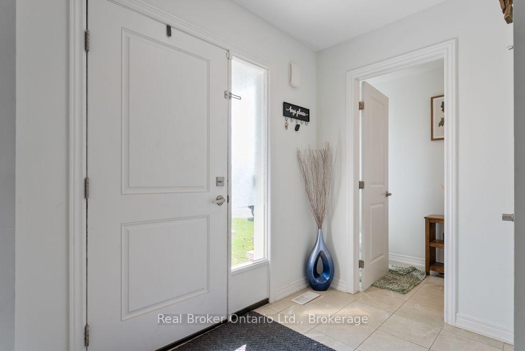 Photo 2 of 18 Viger Drive, Welland, Lincoln/Crowland — HOMEH