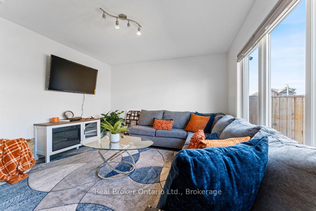 Photo 5 of 18 Viger Drive, Welland, Lincoln/Crowland — HOMEH