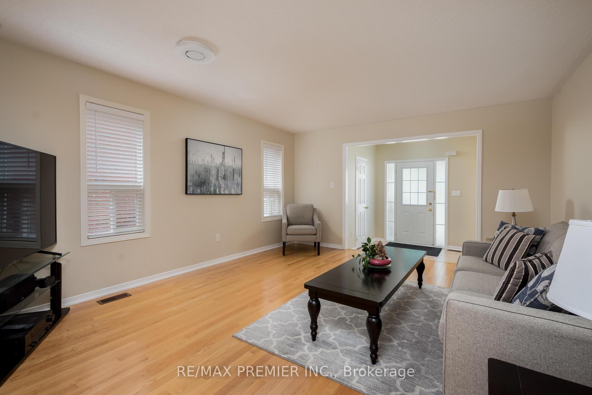 Photo 8 of 21 Rosario Drive, Vaughan, Vellore Village — HOMEH