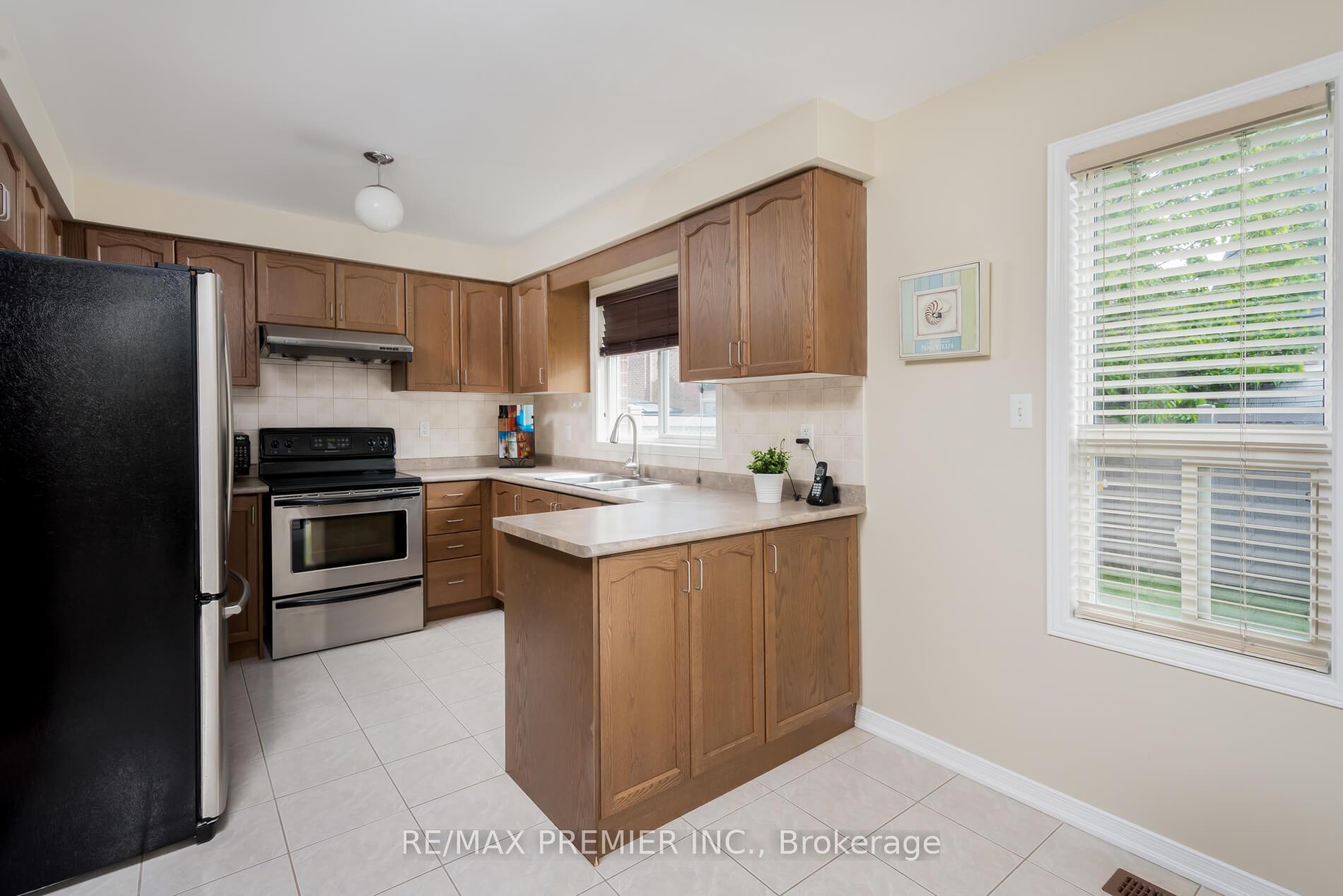 Photo 9 of 21 Rosario Drive, Vaughan, Vellore Village — HOMEH