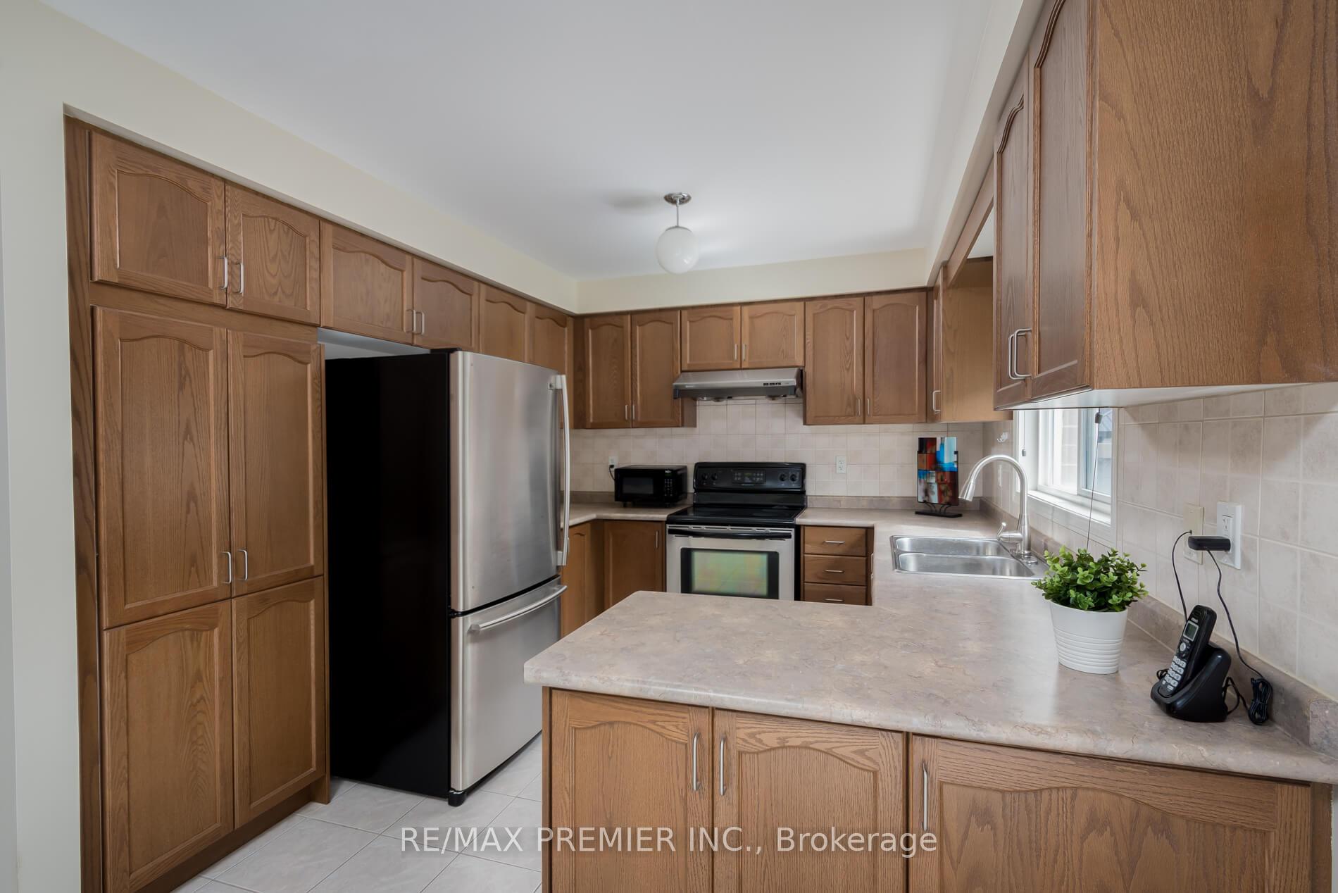 Photo 10 of 21 Rosario Drive, Vaughan, Vellore Village — HOMEH