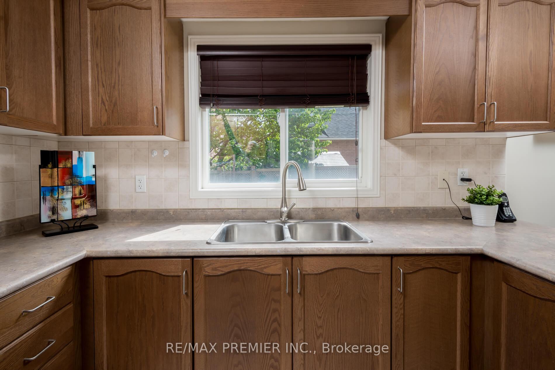 Photo 11 of 21 Rosario Drive, Vaughan, Vellore Village — HOMEH