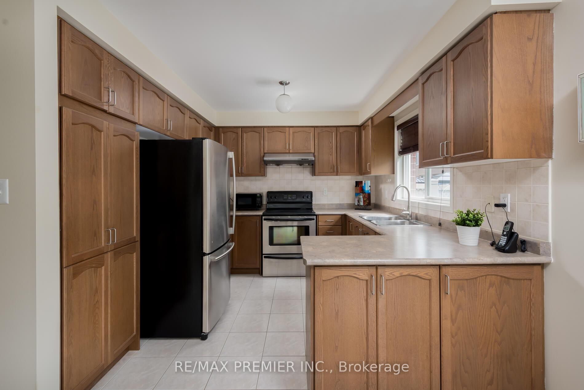 Photo 12 of 21 Rosario Drive, Vaughan, Vellore Village — HOMEH