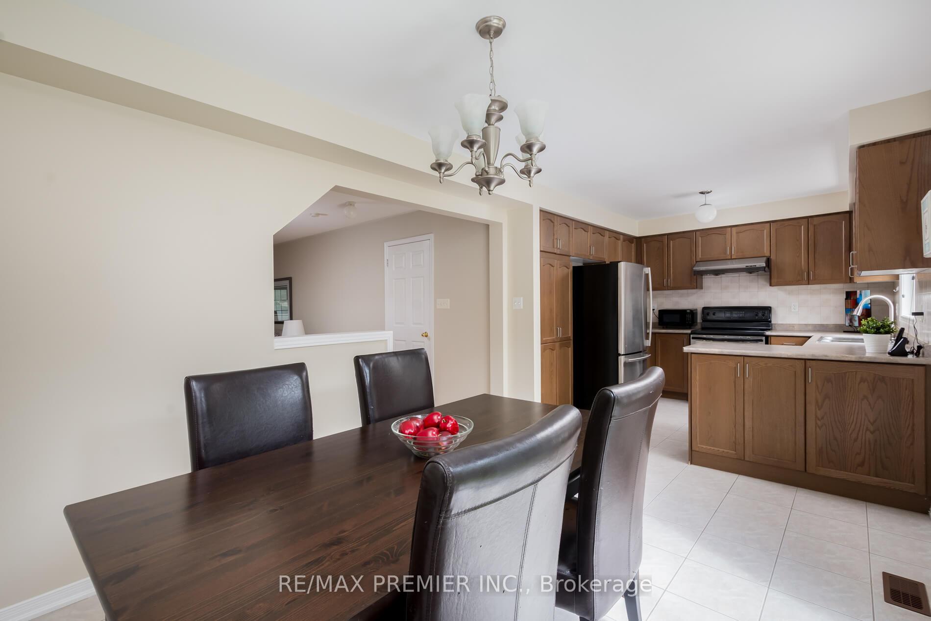 Photo 15 of 21 Rosario Drive, Vaughan, Vellore Village — HOMEH
