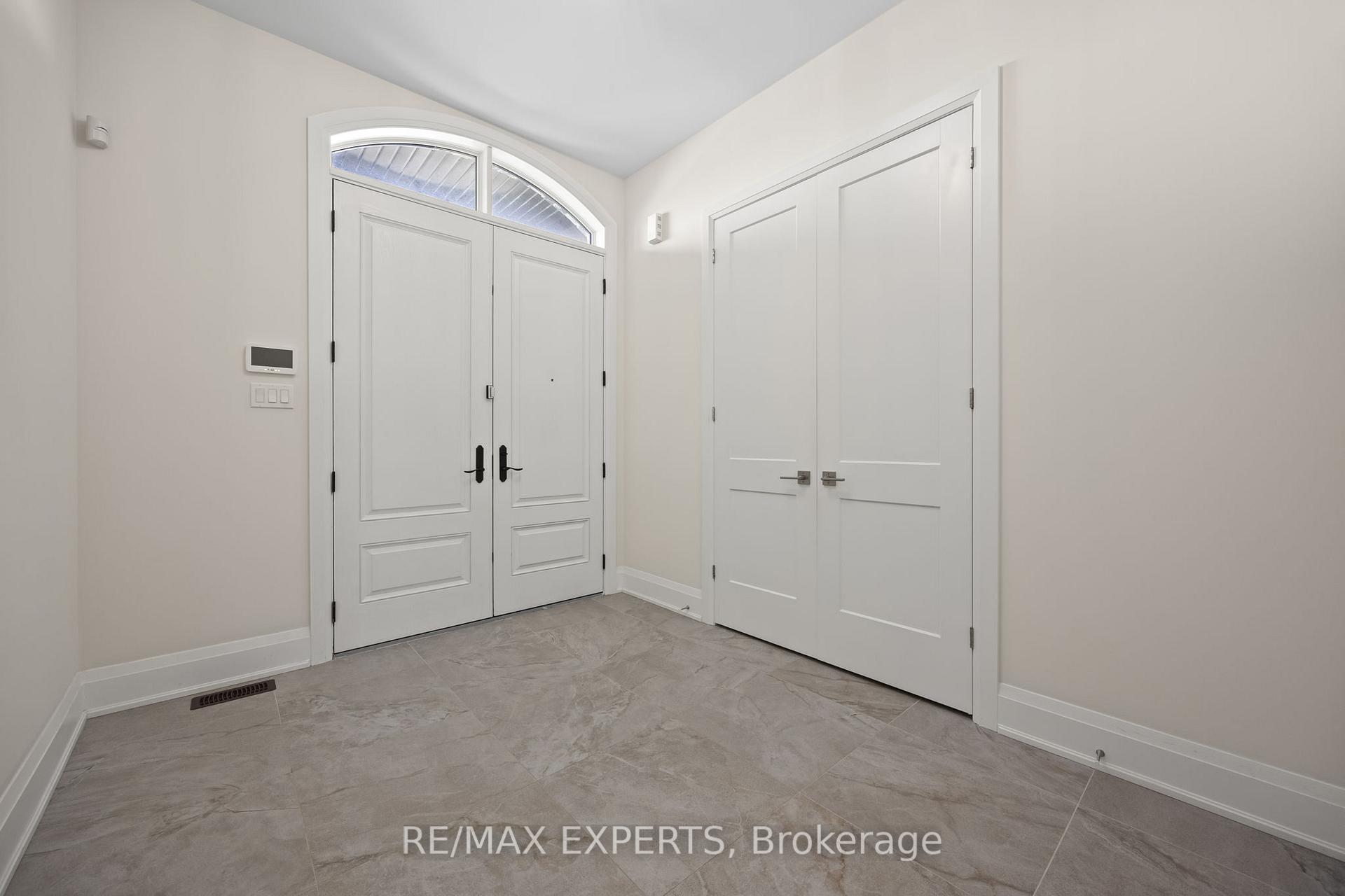 Photo 4 of 60 Rosshaven Crescent, Vaughan, Vellore Village — HOMEH