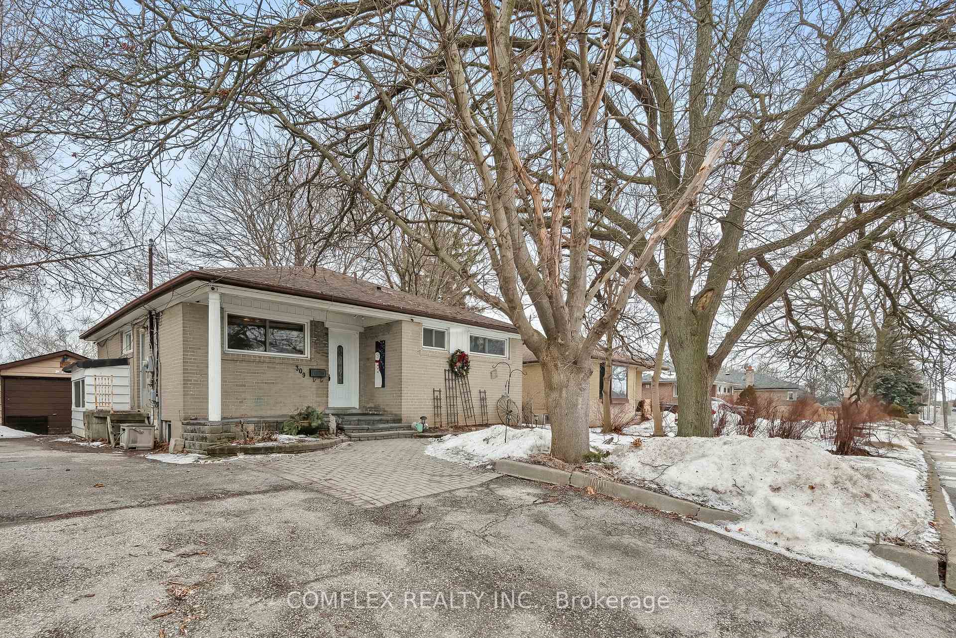 Front of 309 Rossland Road W