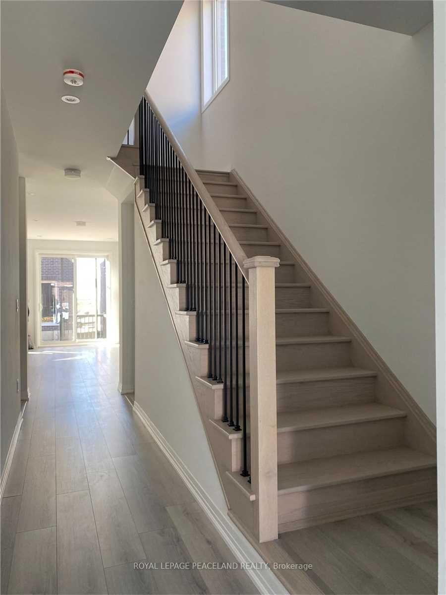 Photo 4 of 87 Schmeltzer Crescent, Richmond Hill, Rural Richmond Hill — HOMEH