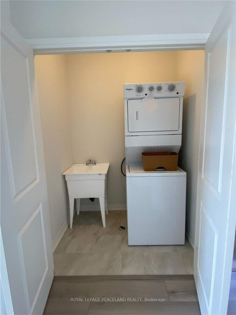Photo 10 of 87 Schmeltzer Crescent, Richmond Hill, Rural Richmond Hill — HOMEH