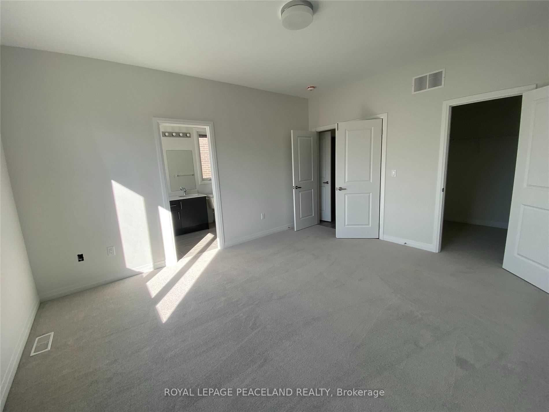 Photo 12 of 87 Schmeltzer Crescent, Richmond Hill, Rural Richmond Hill — HOMEH