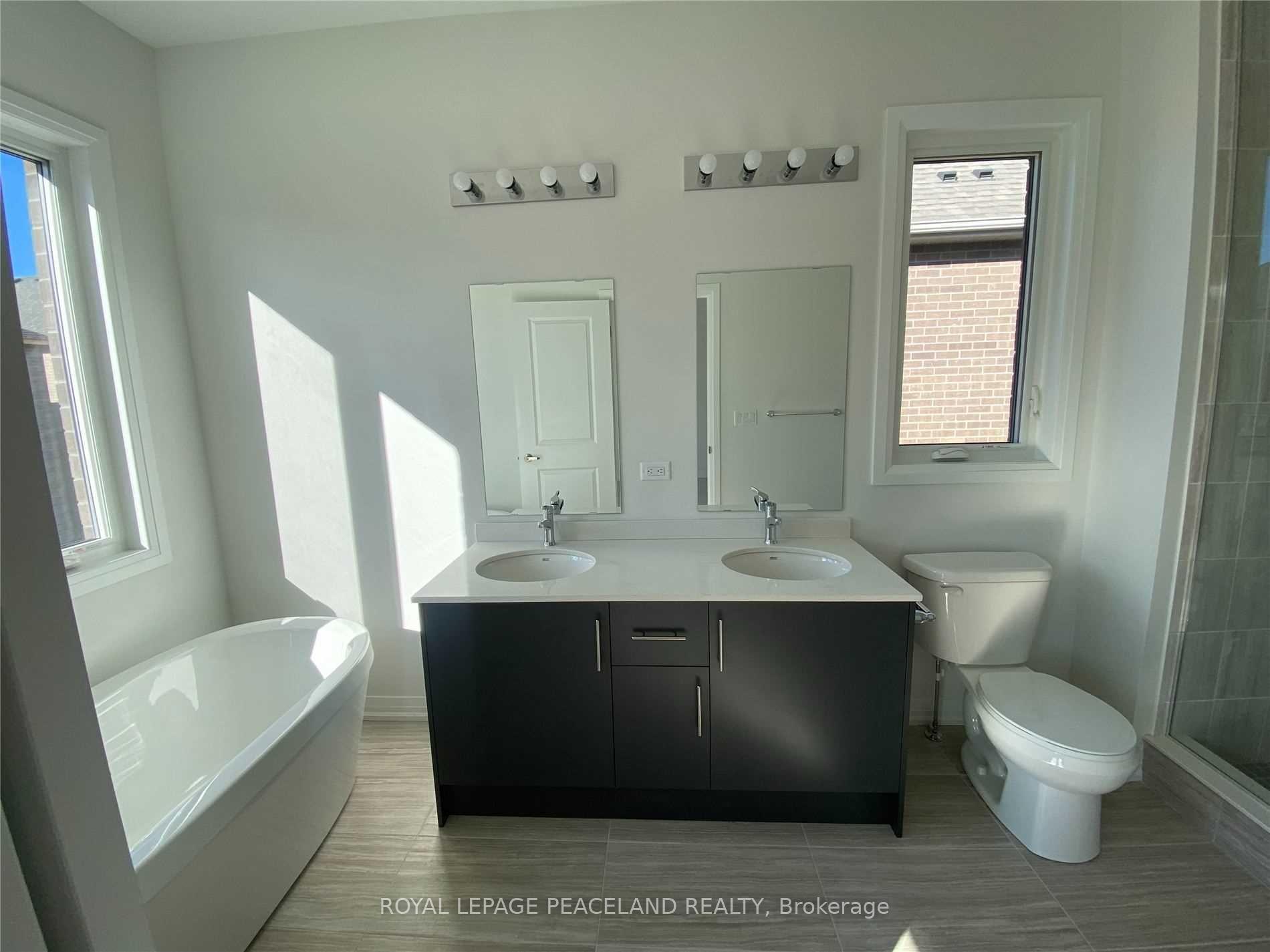 Photo 13 of 87 Schmeltzer Crescent, Richmond Hill, Rural Richmond Hill — HOMEH