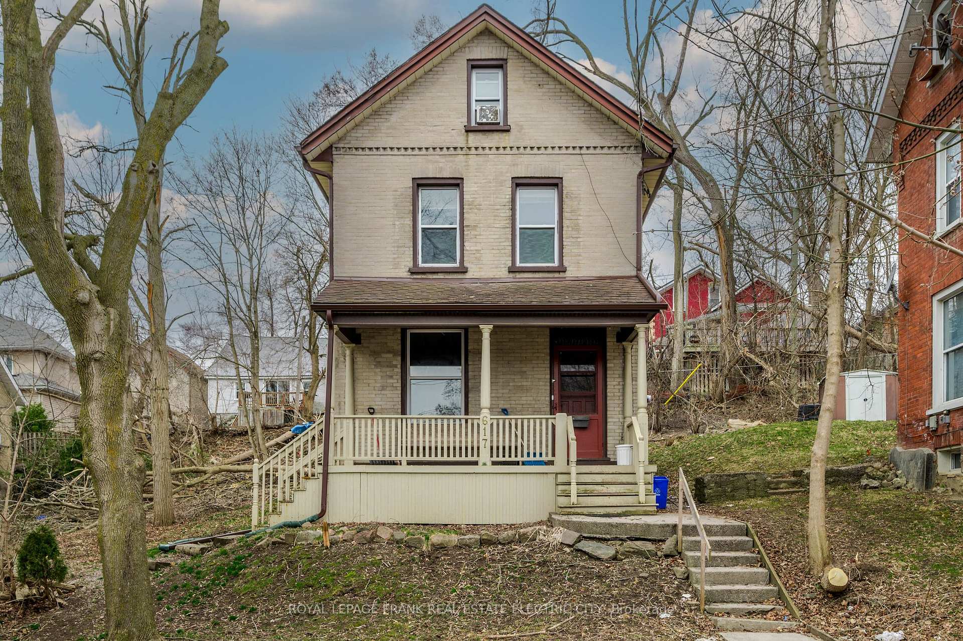Front of 617 Aylmer Street N