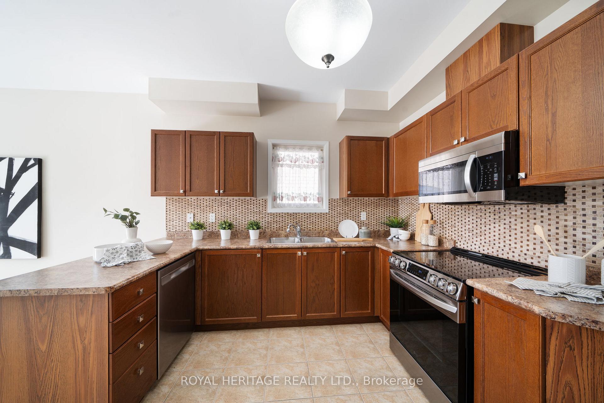 Photo 13 of 36 Tamarisk Street, Whitby, Rolling Acres — HOMEH