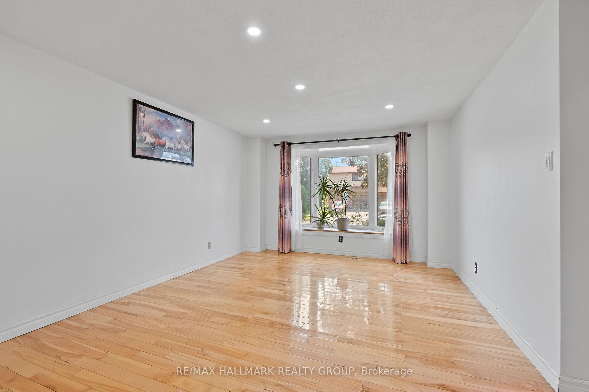 Photo 4 of 1089 Barwell Avenue, Ottawa, Fairfield Heights — HOMEH